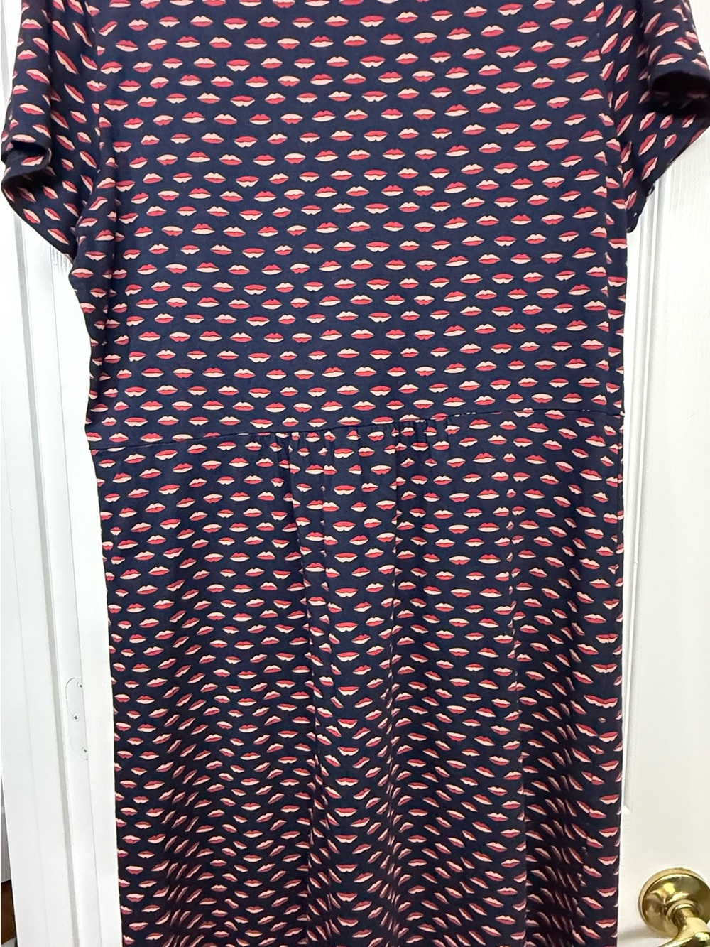 Boden Navy & Coral Lip-Print V-Neck Dress sz14. (SKU0064) - Picture 2 of 6